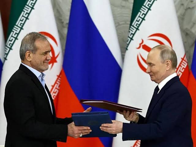 آبنائے ہرمز ایران کا ’جوہری ہتھیار‘ ہے، تعاون جاری رکھیں گے؛ روس