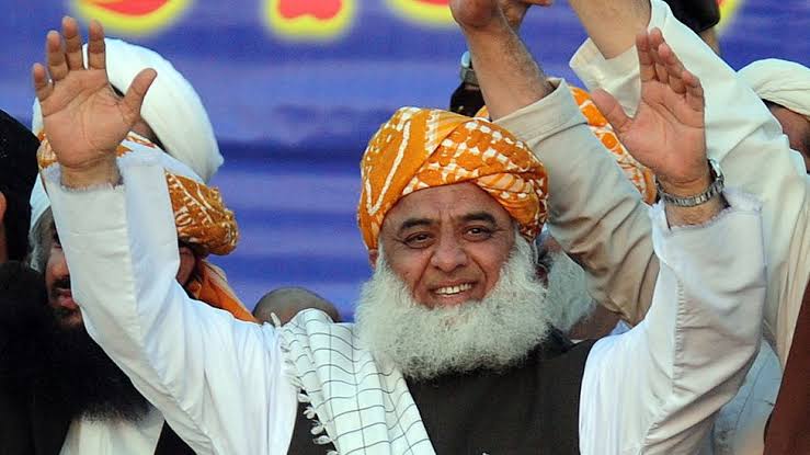 پاک فوج کے خلاف مبینہ بیان کا معاملہ: مولانا فضل الرحمان گوجرانوالہ کی عدالت میں طلب